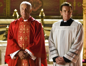 Armin Mueler Stahl y Ewan McGregor en "Angeles y Demonios"