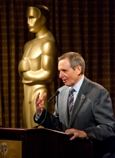 Tom Sherak aceptó la renuncia del director de "Tower Heist"